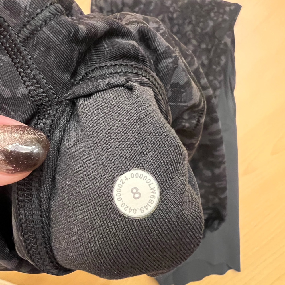 Lululemon Wunder Under Crop High-Rise Scallop Full-On Luxtreme 23" Size 8 - Picture 7 of 7